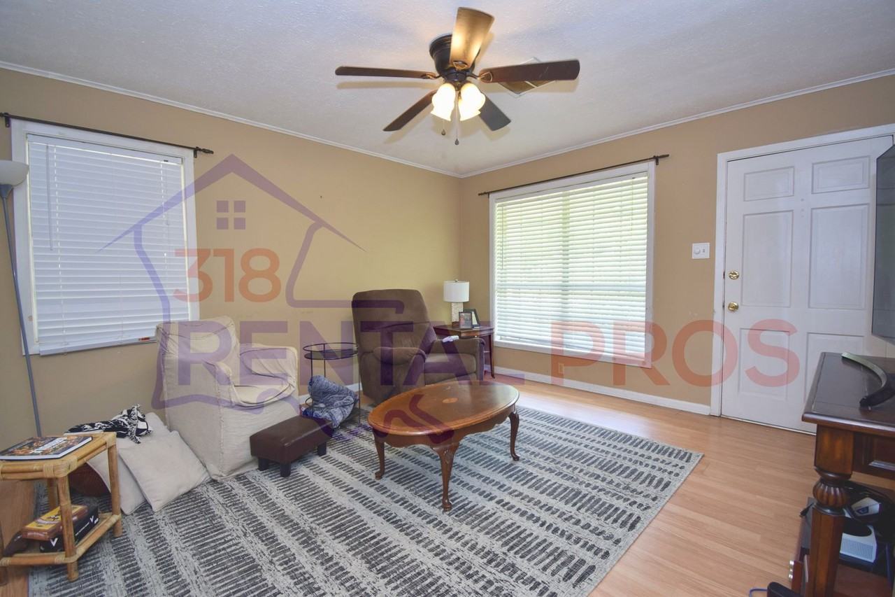 1201 Greenwood Dr - Photo 2 of 16