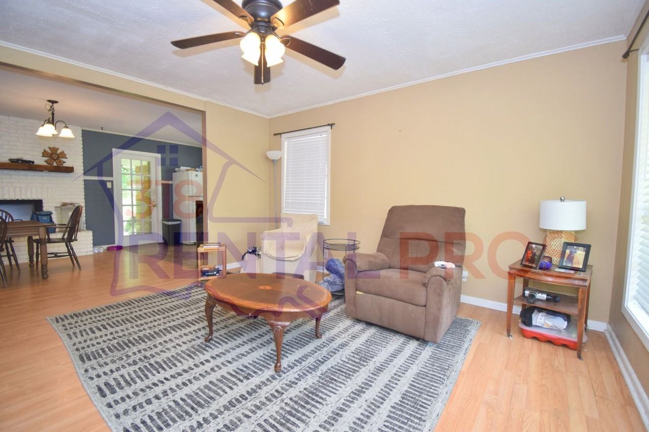 1201 Greenwood Dr - Photo 3 of 16