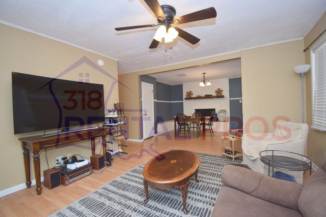 1201 Greenwood Dr - Photo 4 of 16