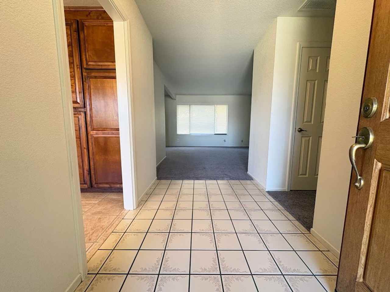 762 Corvey Cir - Photo 4 of 42