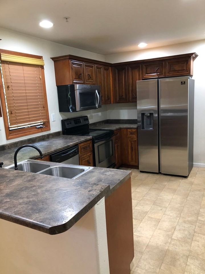 1000 Lakewood Dr - Photo 3 of 13