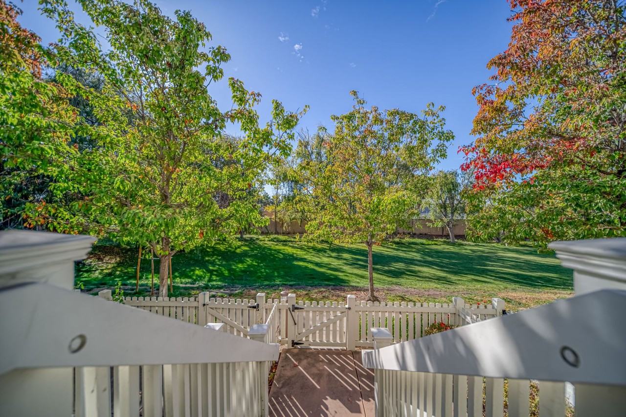 48954 Woodgrove Cmn - Photo 3 of 31