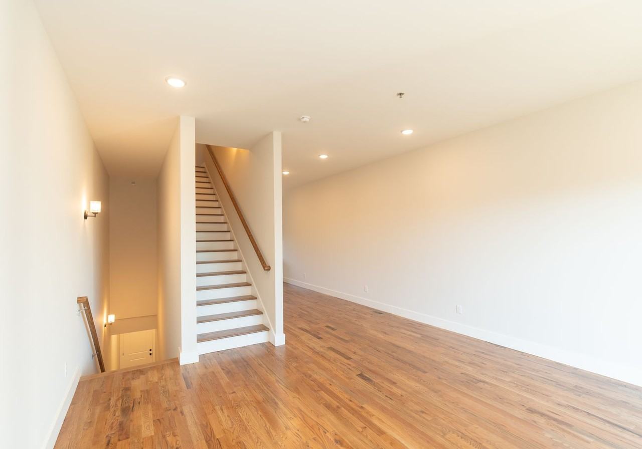 1039 Montague Pl - Photo 3 of 50