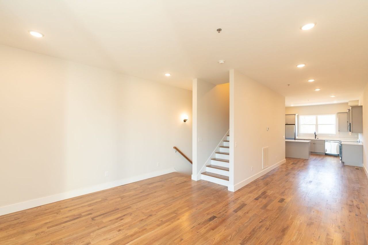 1039 Montague Pl - Photo 4 of 50