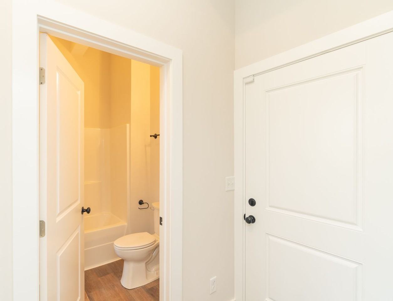 1039 Montague Pl - Photo 6 of 50