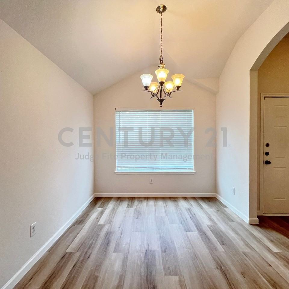 1741 Ironworks Dr - Photo 3 of 17