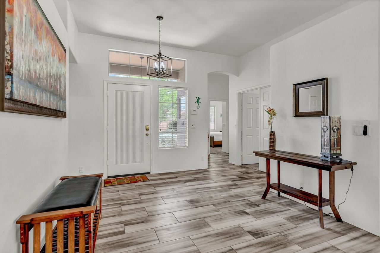 2727 S Drexel - Photo 3 of 34