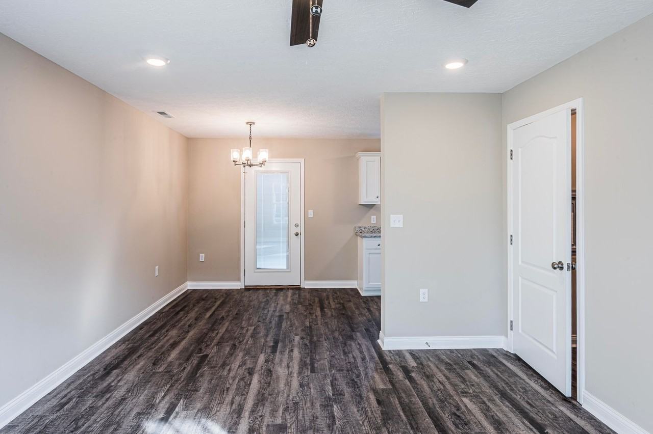 131 Audley Ct - Photo 3 of 3