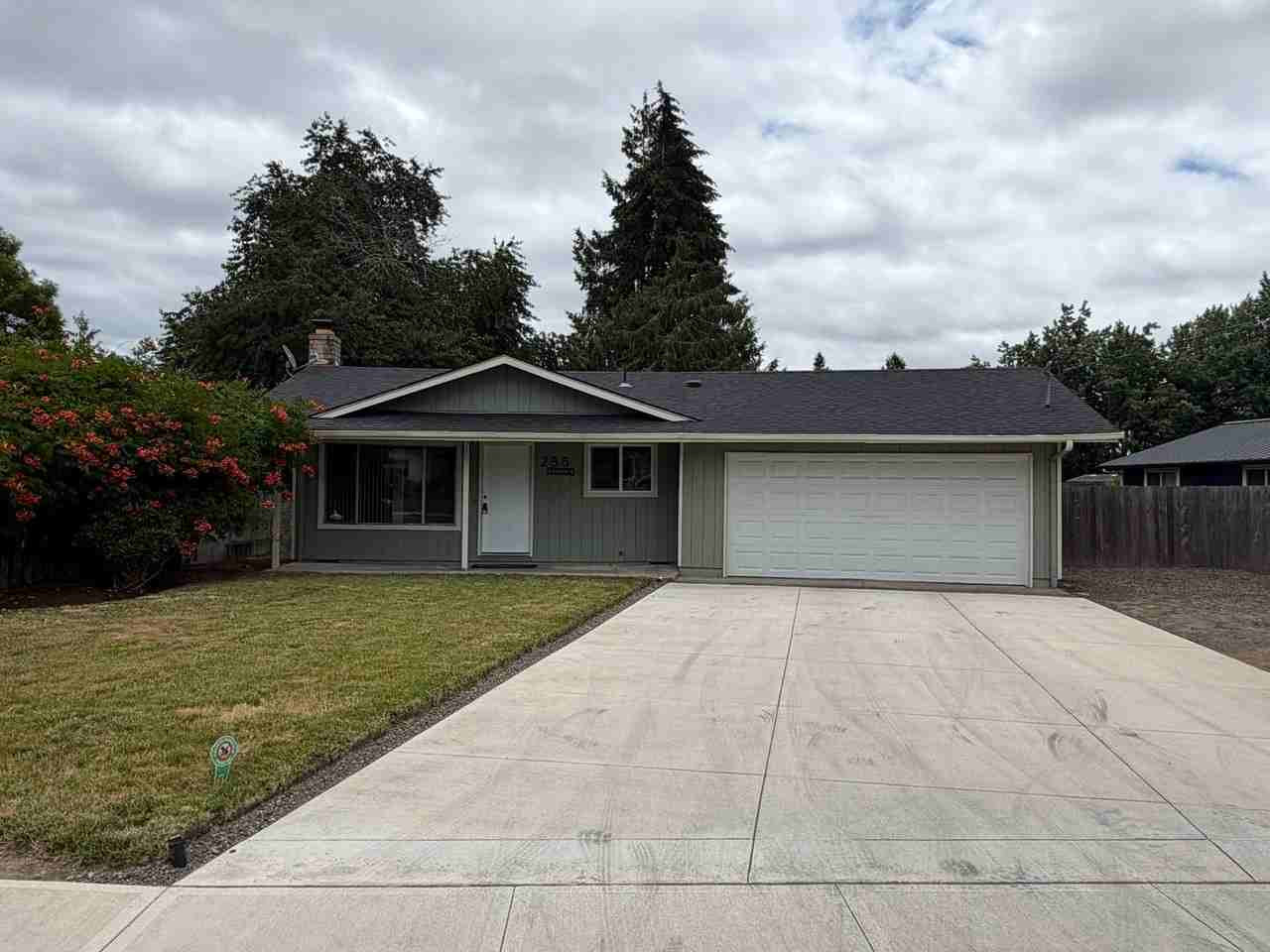 255 Heffley St S - Photo 2 of 14