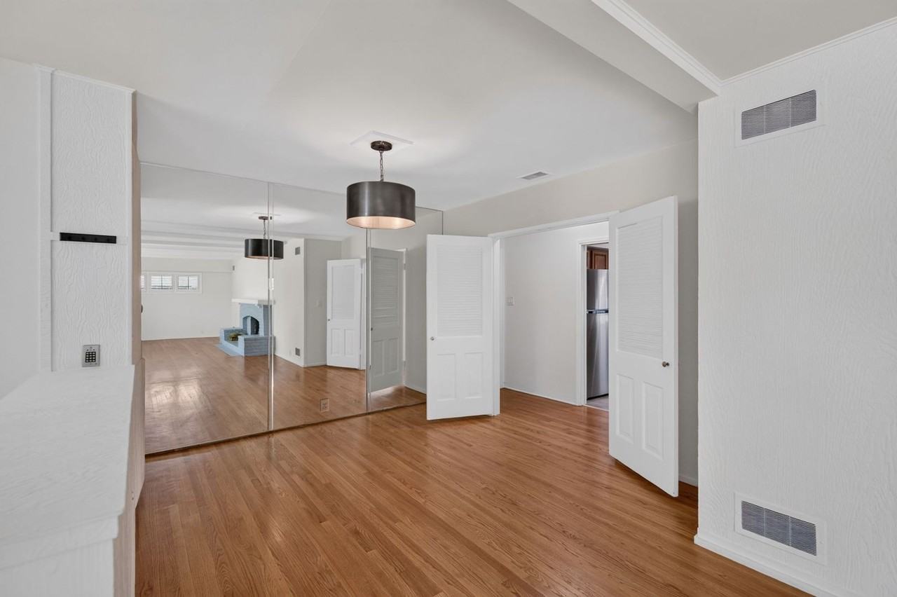 4260 Maplewood Pl - Photo 3 of 41