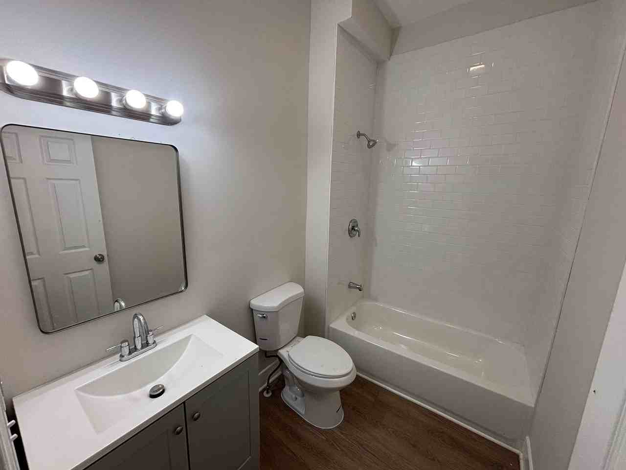 1034 W Hamilton St - Photo 2 of 6