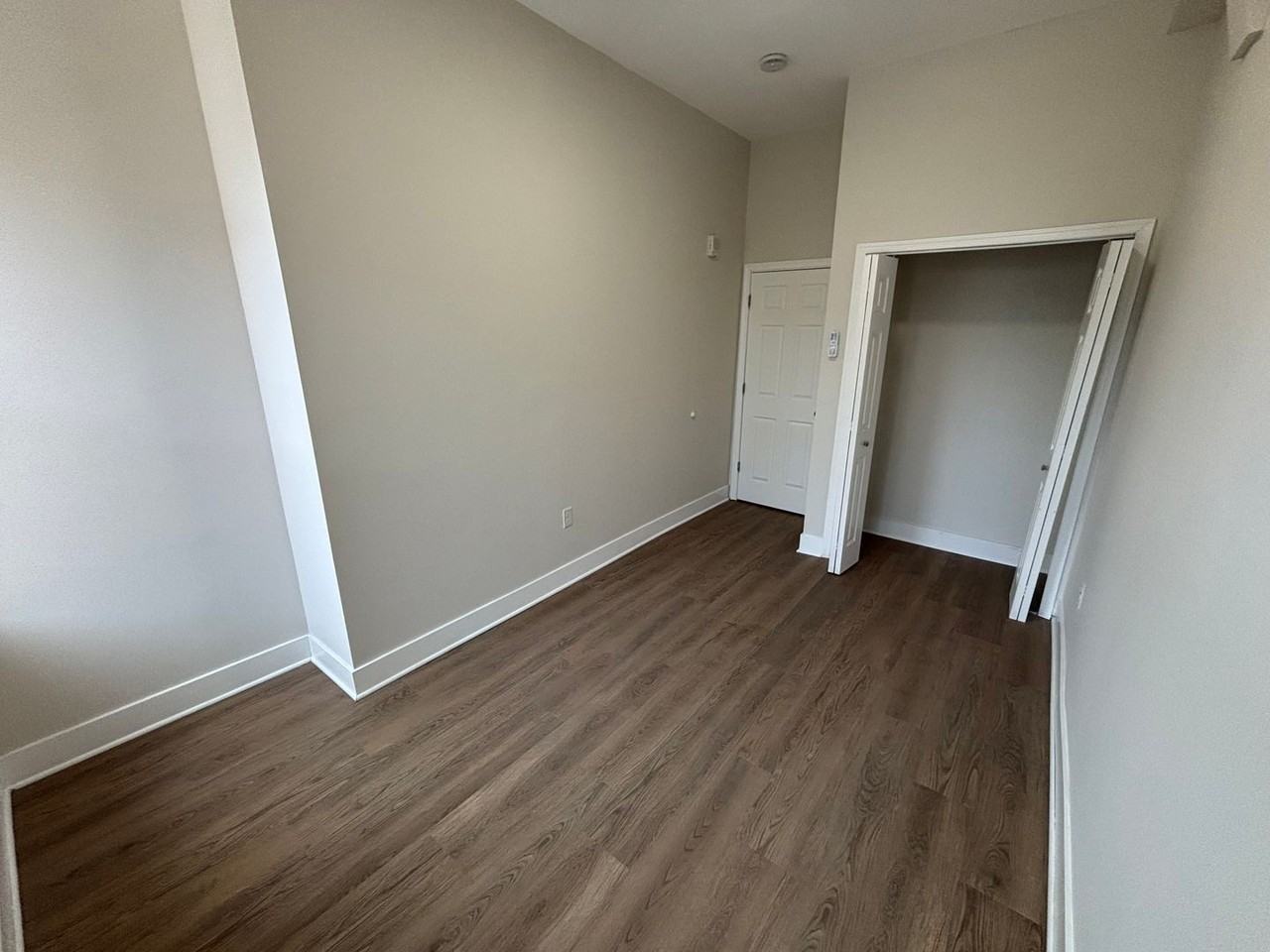1034 W Hamilton St - Photo 5 of 6