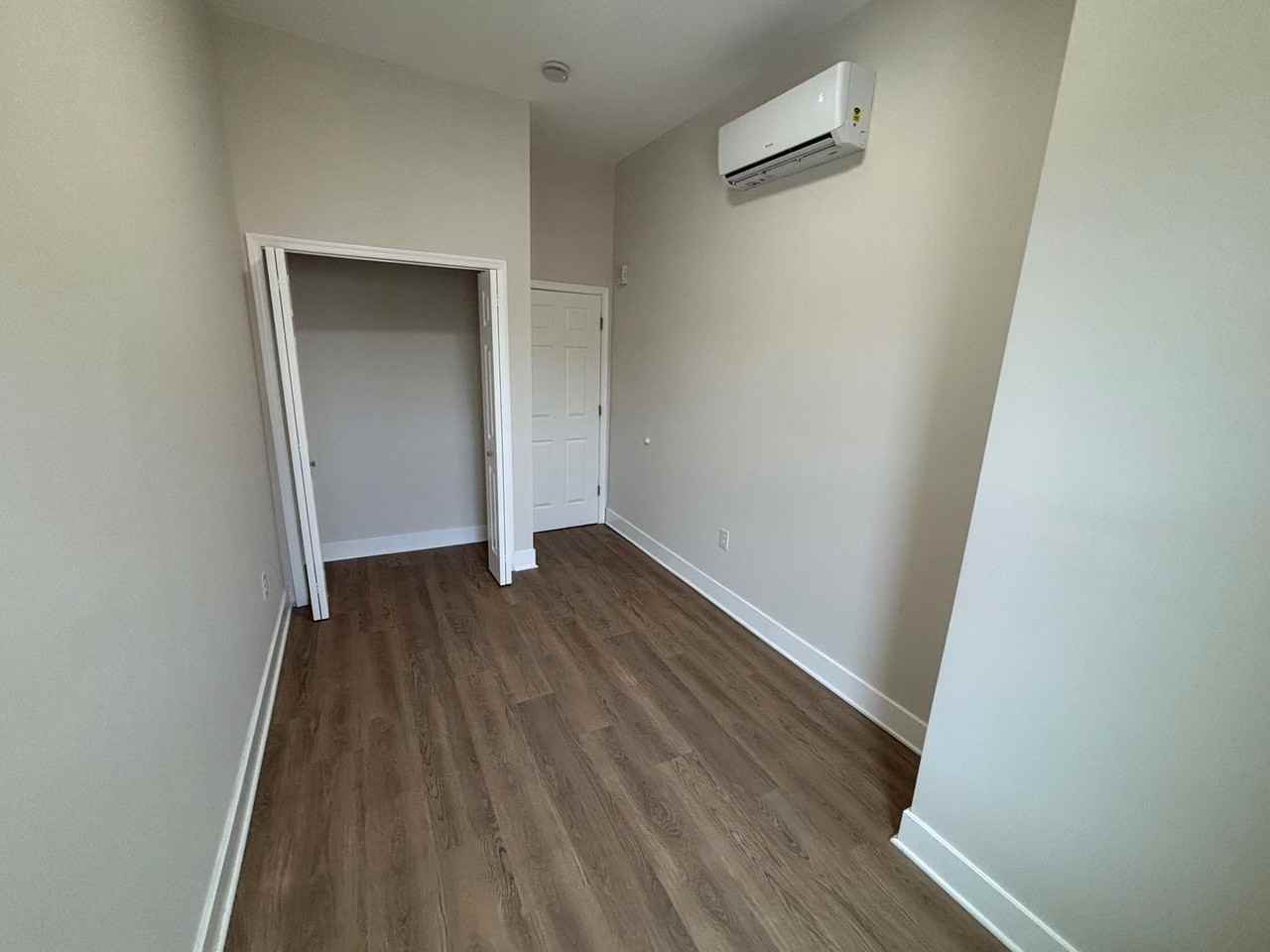 1034 W Hamilton St - Photo 6 of 6