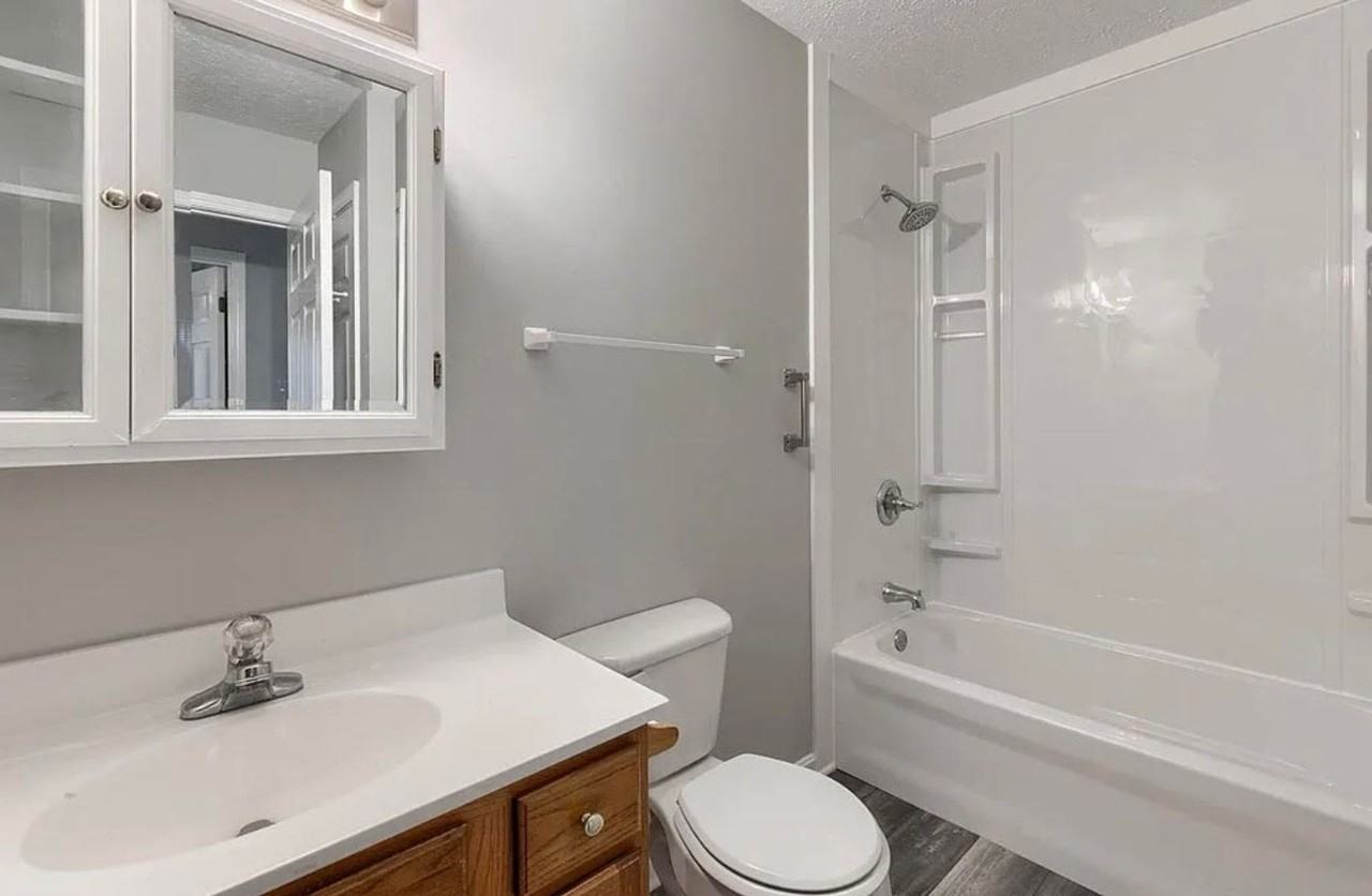 2228 Berkshire Dr - Photo 3 of 12