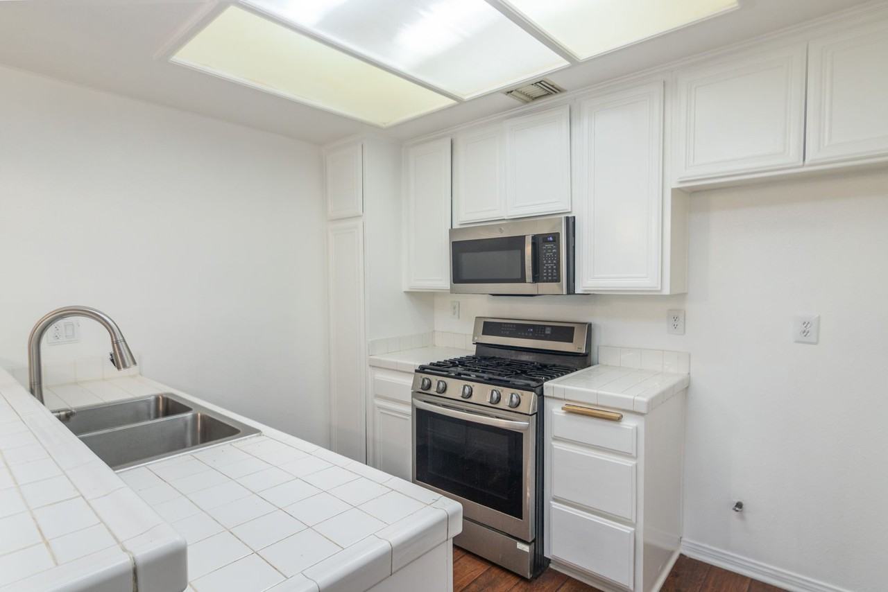 16940 Chatsworth St #106 - Photo 7 of 16