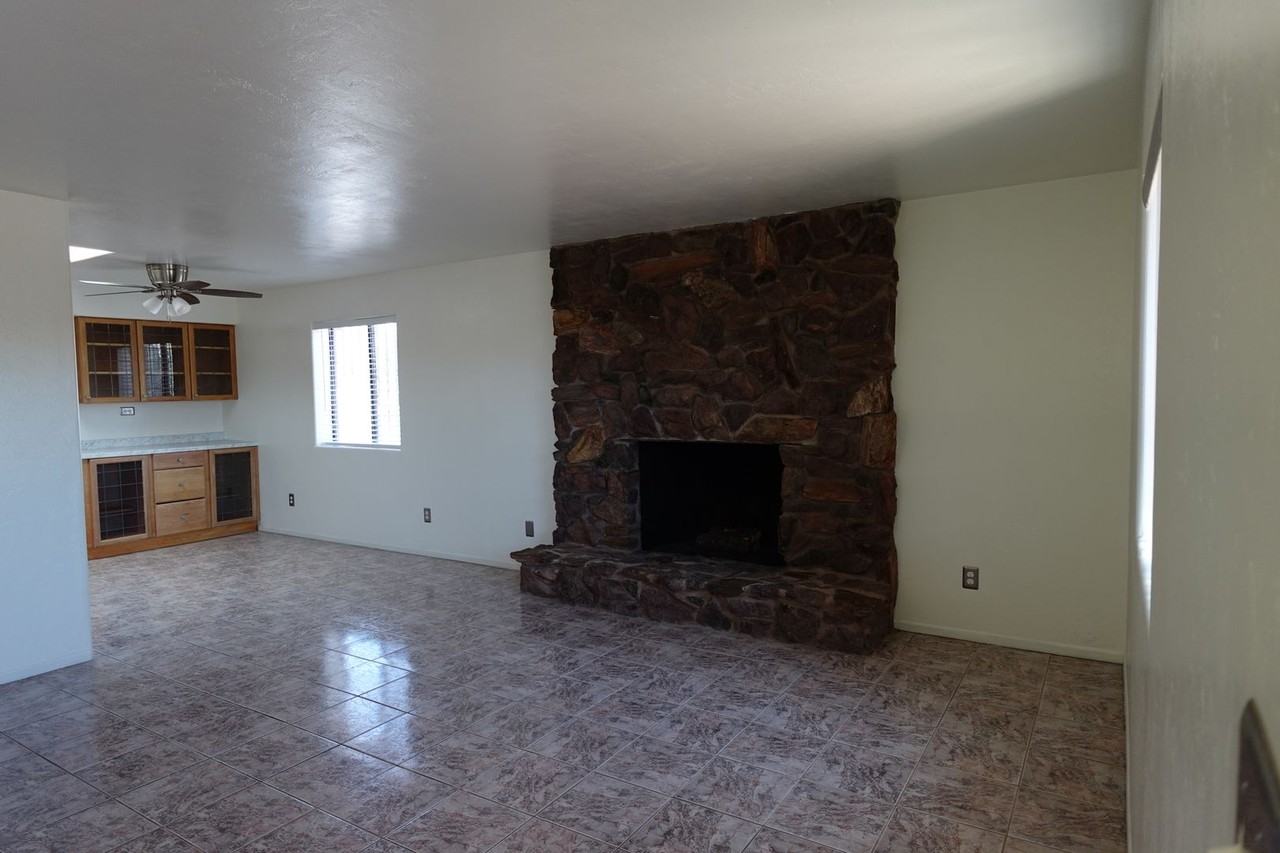 1015 N Columbia Ave - Photo 4 of 13