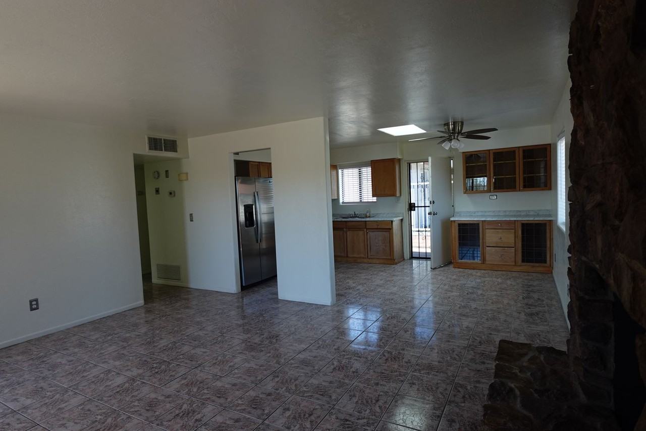 1015 N Columbia Ave - Photo 6 of 13