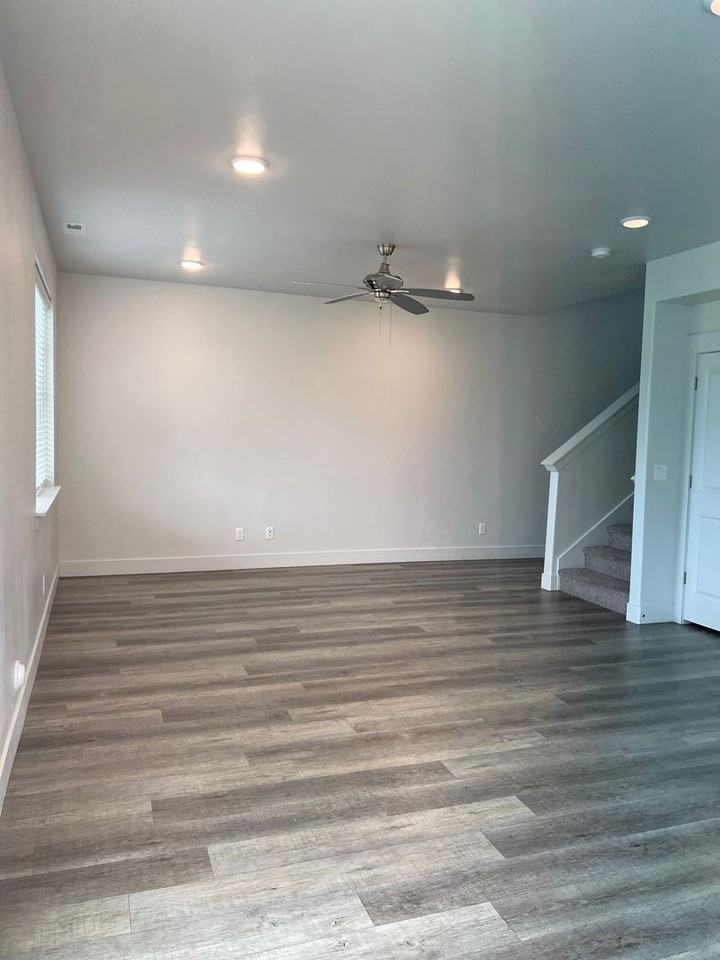 2425 W 880 S - Photo 5 of 39