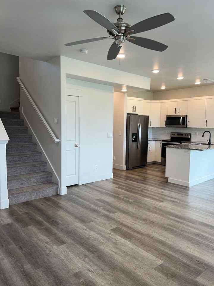2425 W 880 S - Photo 7 of 39