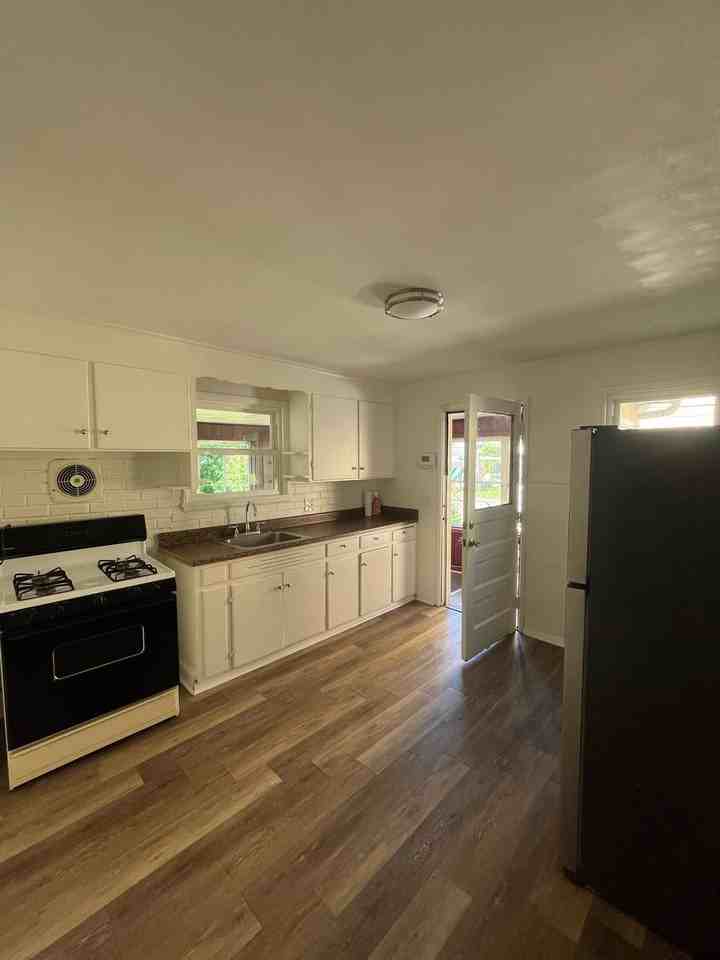 33 Van Olinda St - Photo 5 of 23