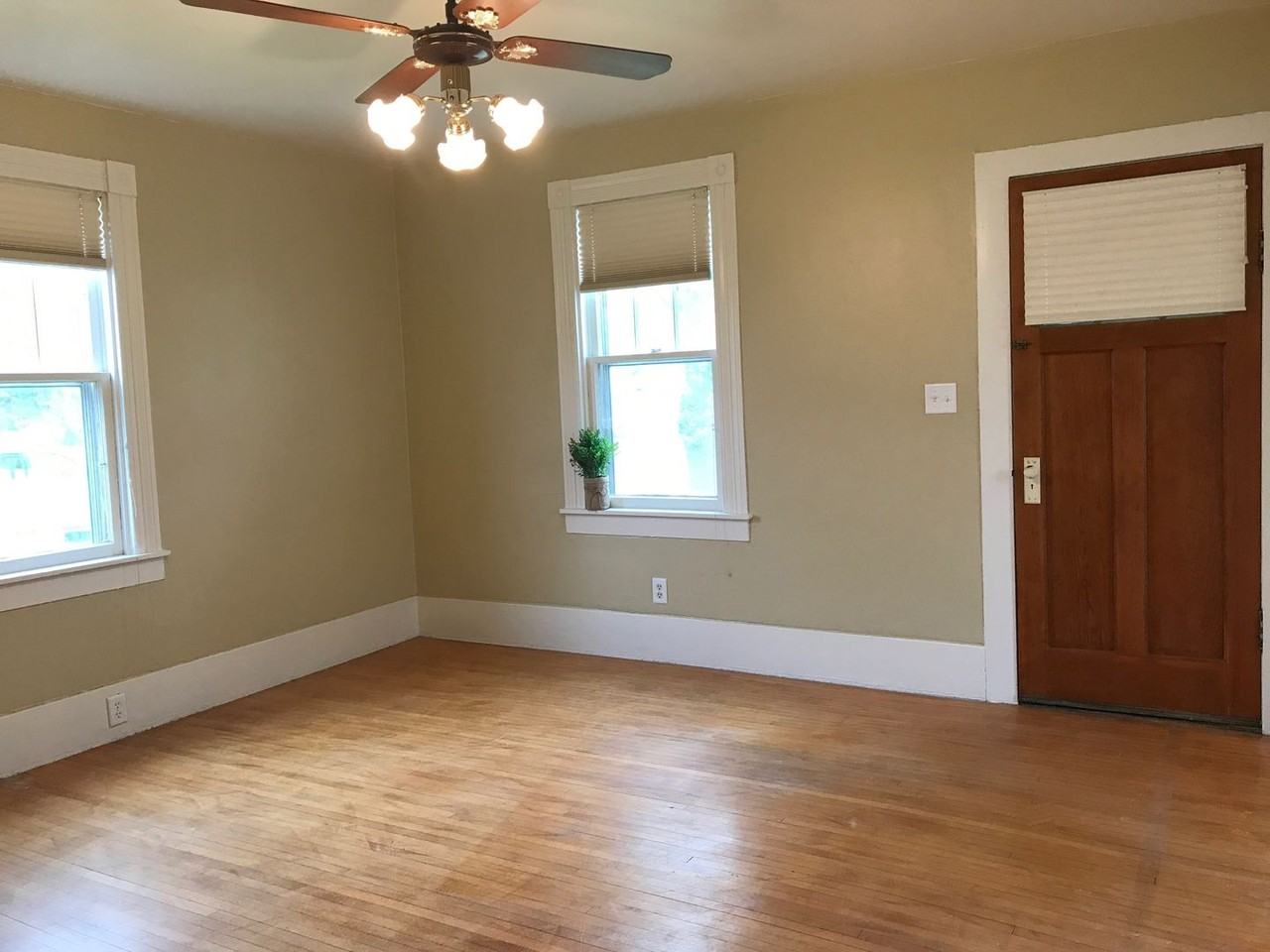 842 4th St Sw - Photo 2 of 22