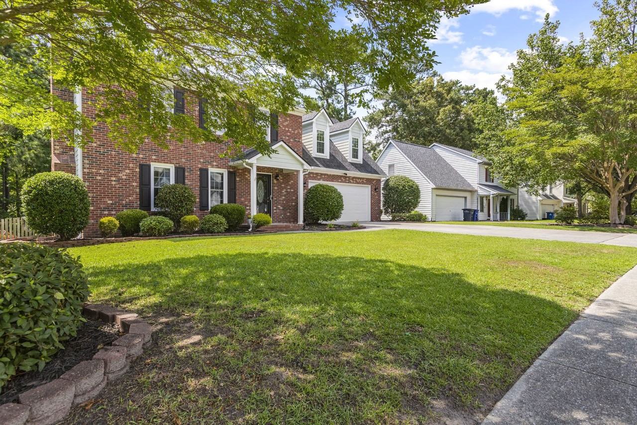 118 Archdale Dr - Photo 3 of 31