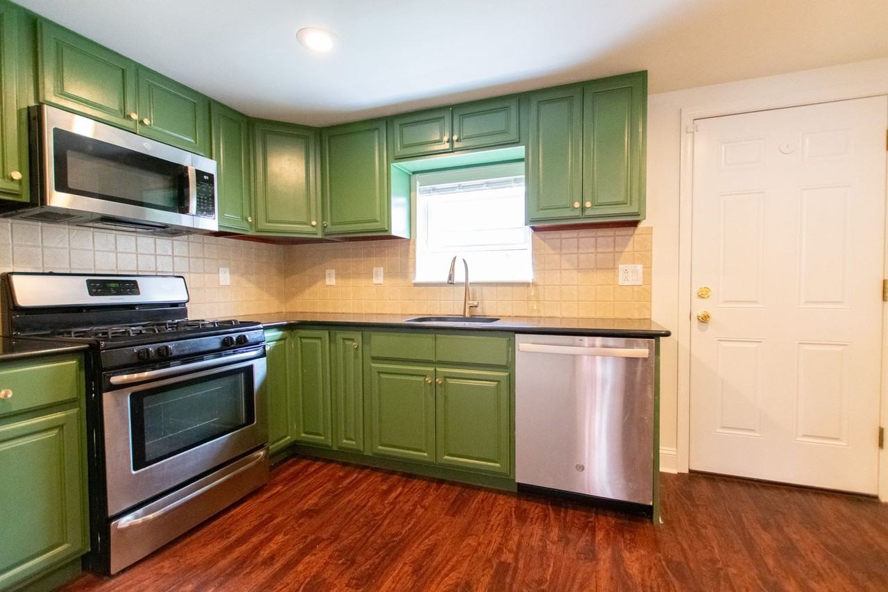 138 Mercy St - Photo 6 of 25