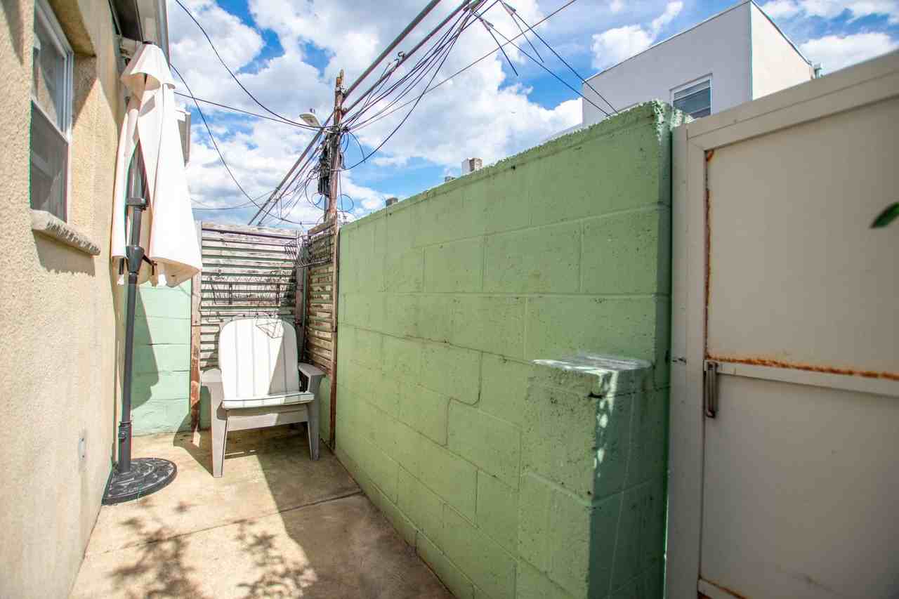 138 Mercy St - Photo 7 of 25