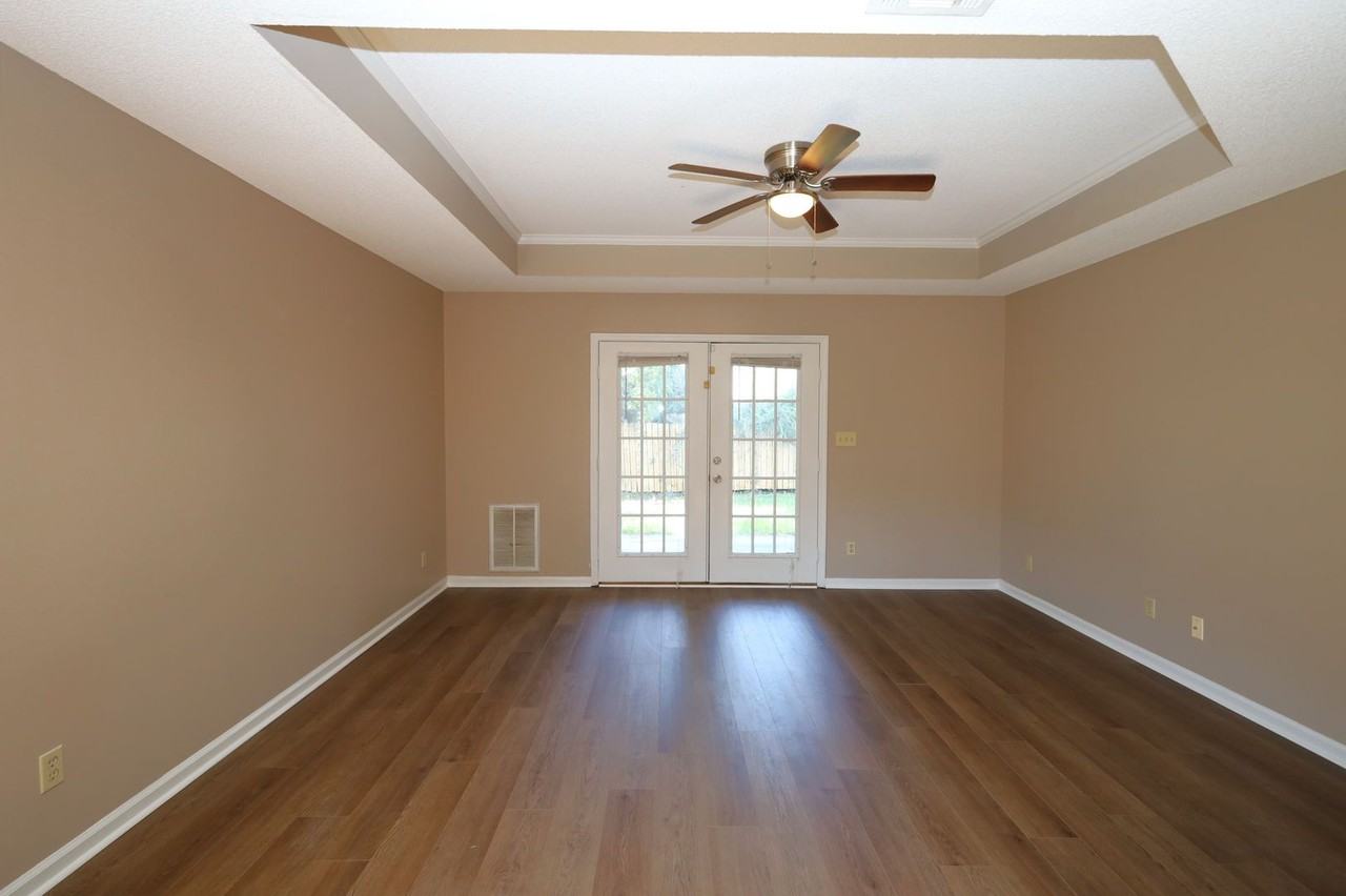 203 Blue Pool Dr - Photo 2 of 13