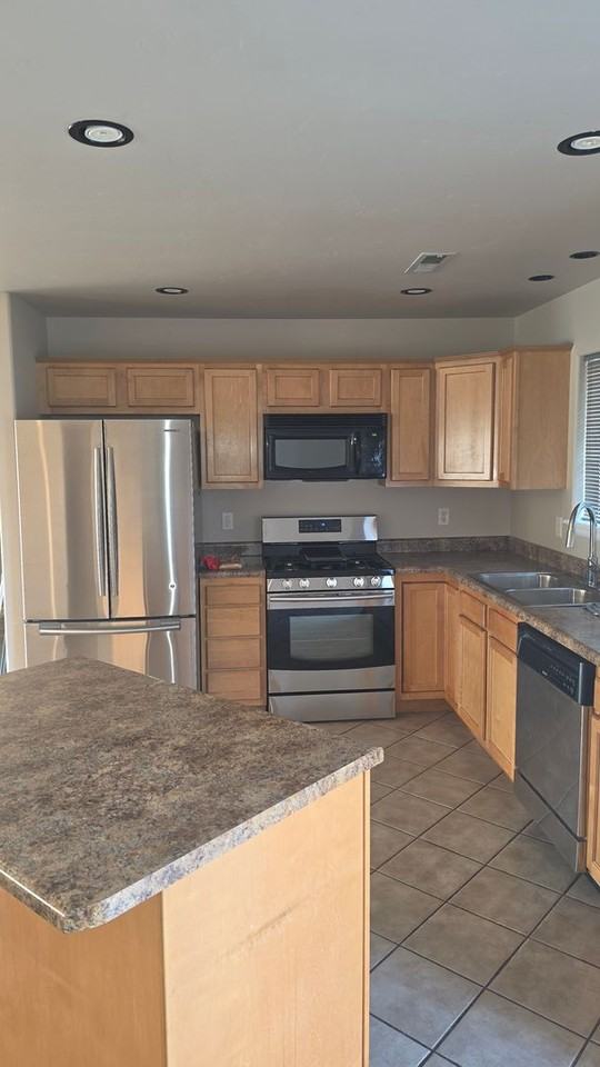 471 Coos Bay St - Photo 7 of 15