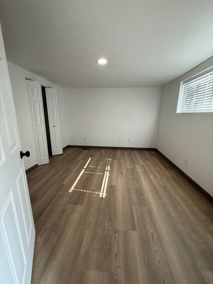 2551 S Main St - Photo 2 of 26