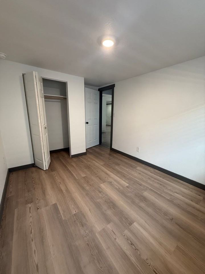 2551 S Main St - Photo 3 of 26