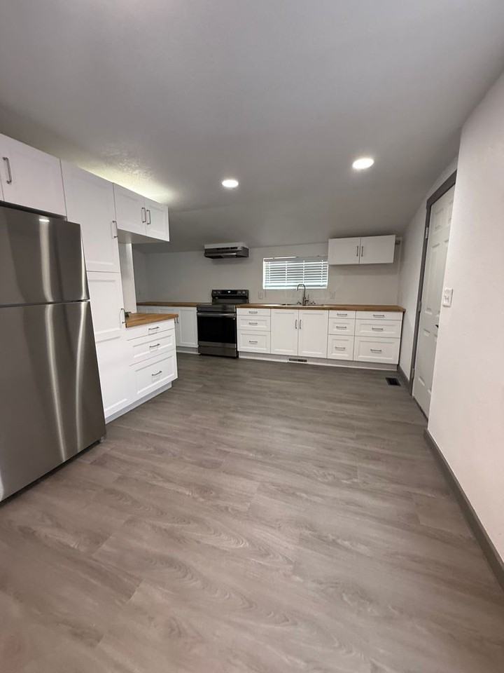 2551 S Main St - Photo 4 of 26