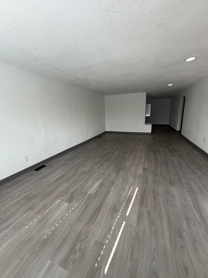 2551 S Main St - Photo 5 of 26