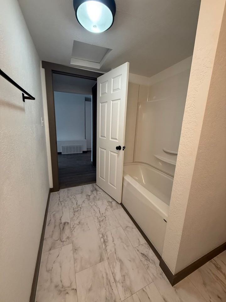 2551 S Main St - Photo 7 of 26