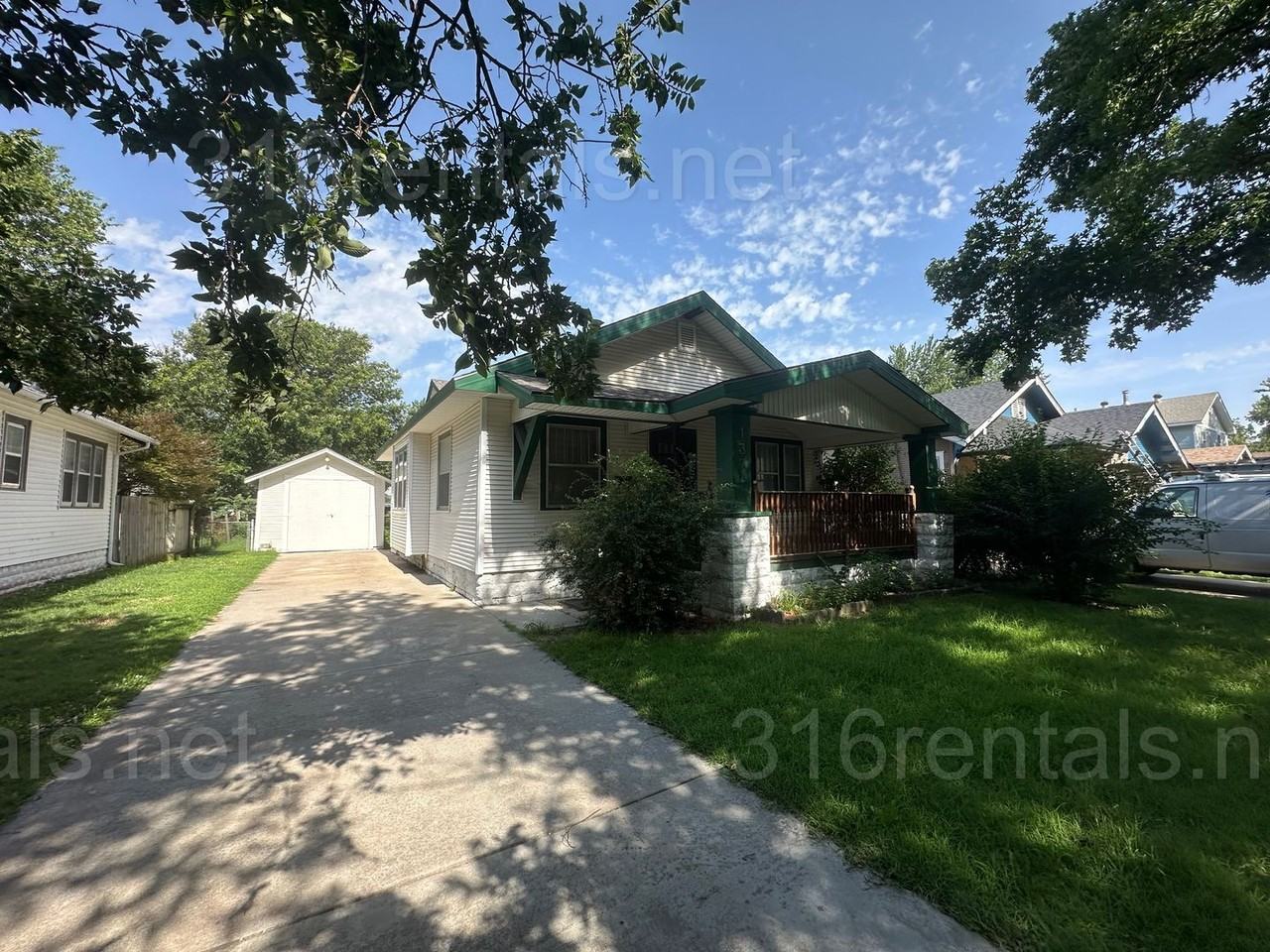 137 N Athenian Ave - Photo 2 of 19