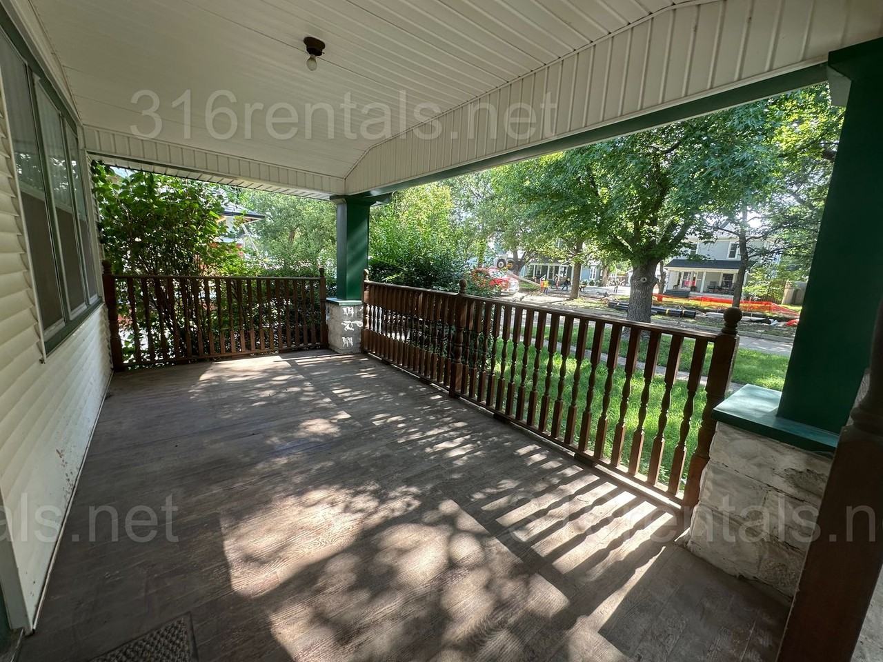 137 N Athenian Ave - Photo 4 of 19