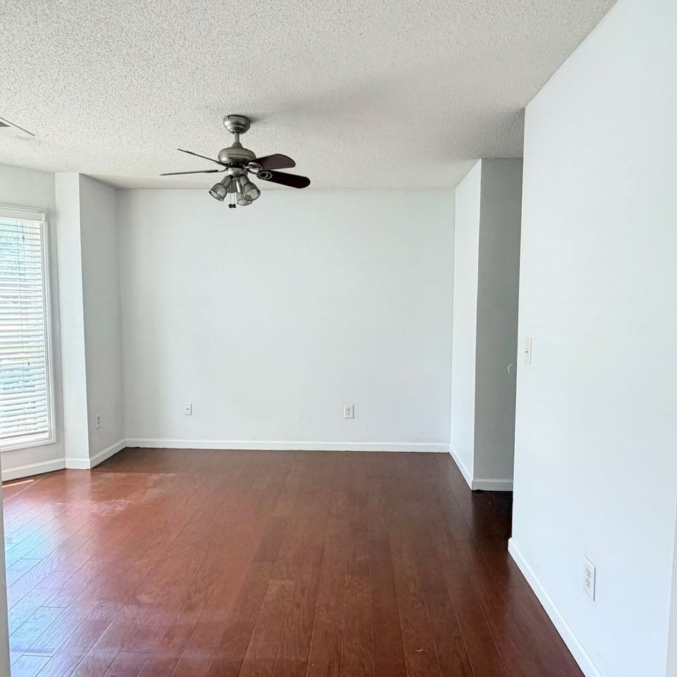 153 Greystone Cir - Photo 3 of 32