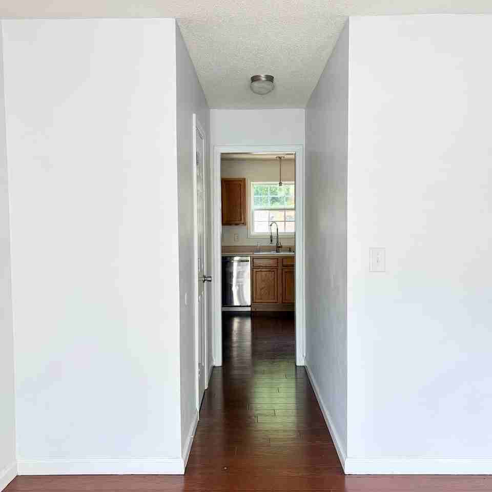 153 Greystone Cir - Photo 4 of 32