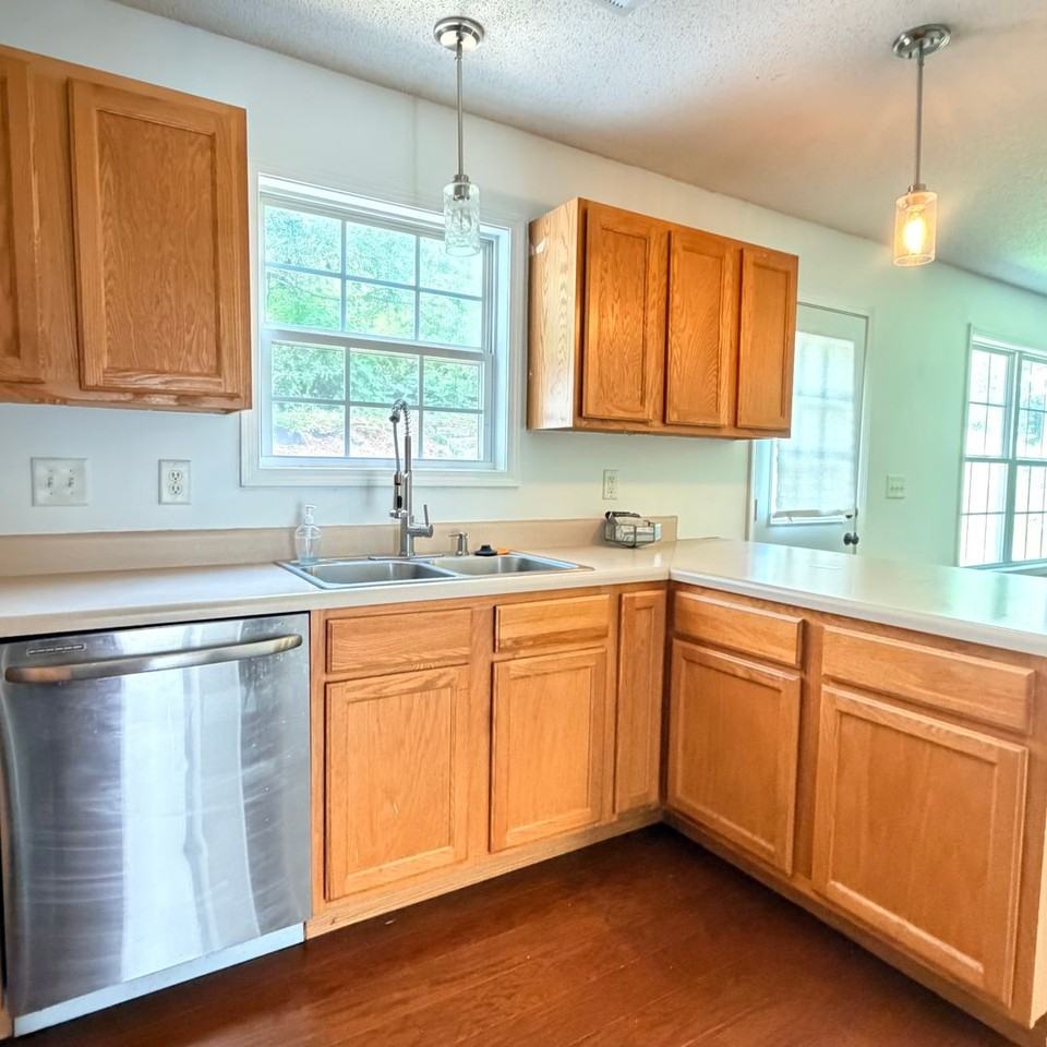 153 Greystone Cir - Photo 6 of 32