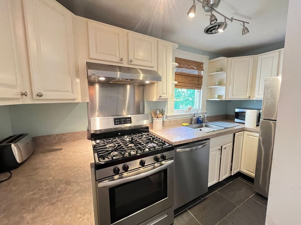 17 Anderson St - Photo 7 of 28