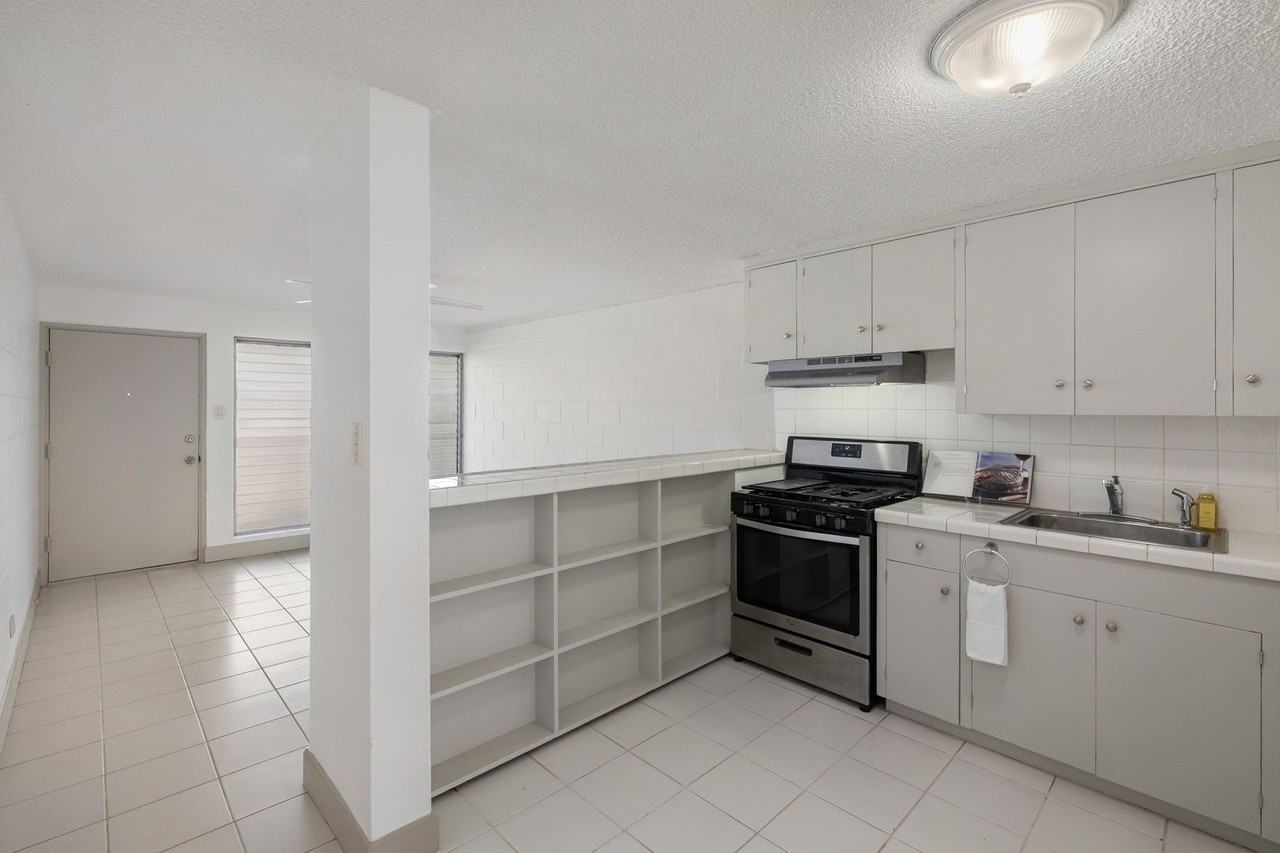 2501 Coyne St #205 - Photo 4 of 15