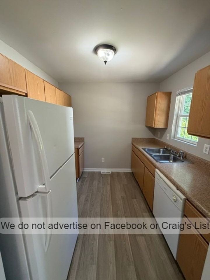 6126 Lonestar Rd - Photo 4 of 11