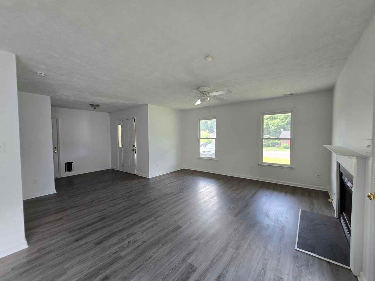 1521 Kara Ct - Photo 4 of 27