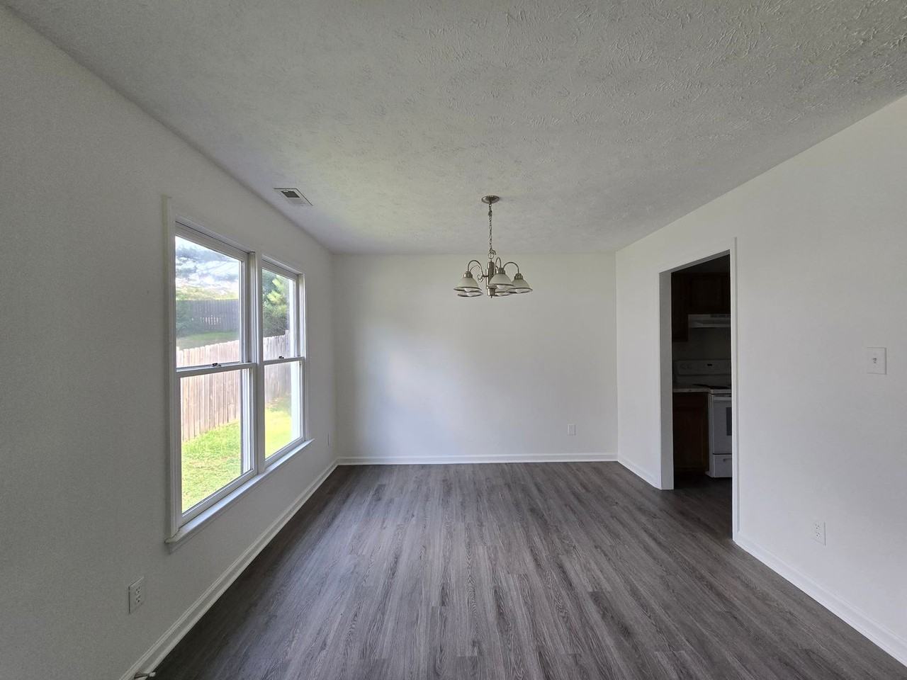 1521 Kara Ct - Photo 6 of 27