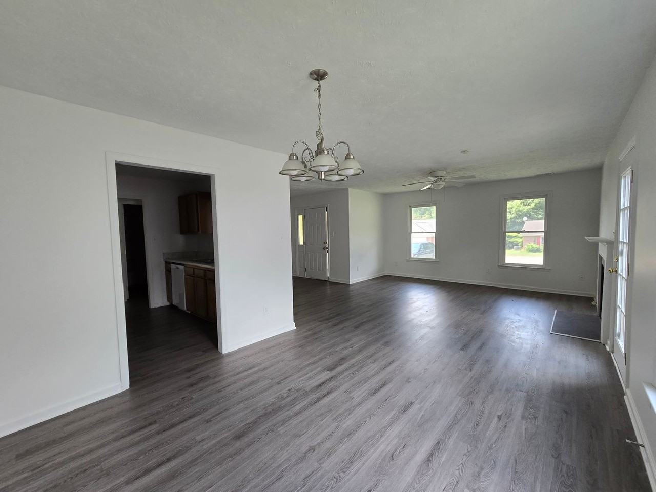 1521 Kara Ct - Photo 7 of 27