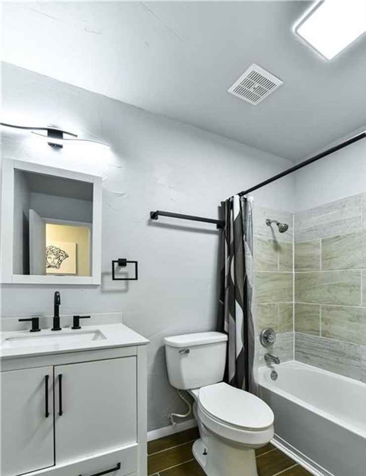 2203 Coach Dr - Photo 6 of 14