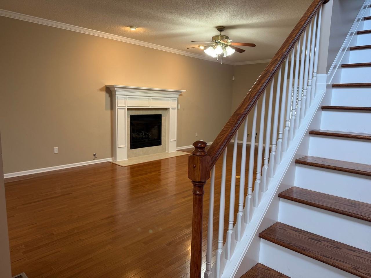492 Glenshire Ln - Photo 2 of 22