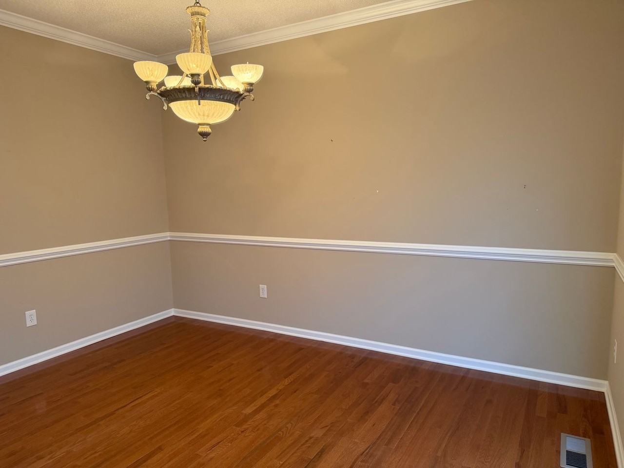 492 Glenshire Ln - Photo 4 of 22