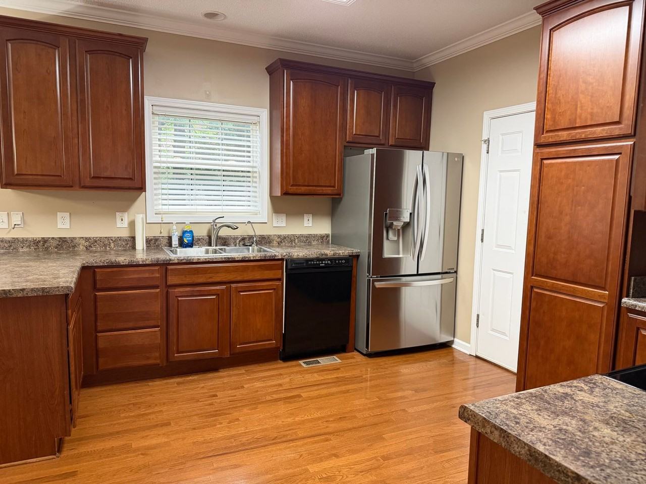 492 Glenshire Ln - Photo 5 of 22